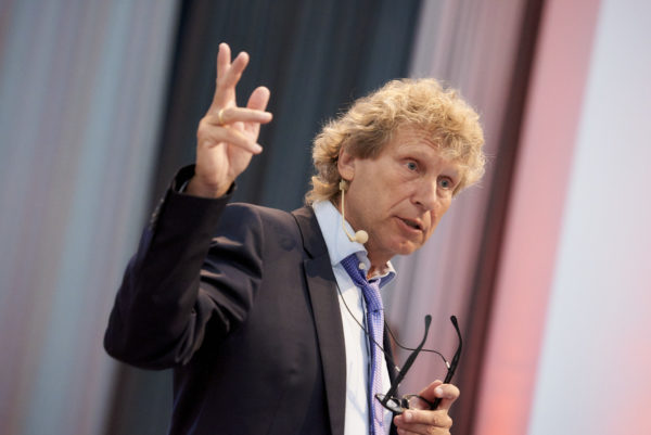 Prof. Dr. Bernd Raffelhüschen beim Eröffnungsvortrag: "Demographie & Alterssicherung - Was war, was ist, was kommt"