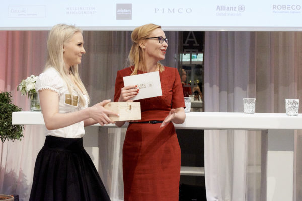 Ronja Gianna Bertolini und Barbara Bertolini bei der Anmoderation