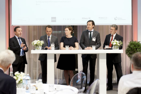 Podiumsdiskussion moderiert von Experte Frank Dornseifer: "Infrastruktur - Stabile Cashflows aus nachhaltigen Sachwerten"