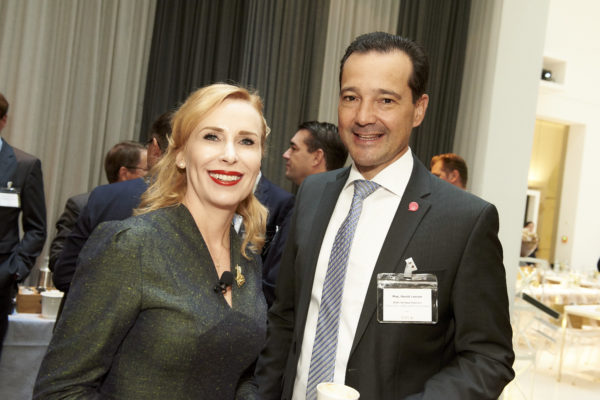 Barbara Bertolini und Mag. Gerald Loacker, Abgeordneter zum Nationalrat und Sozialsprecher von NEOS - Das Neue Österreich