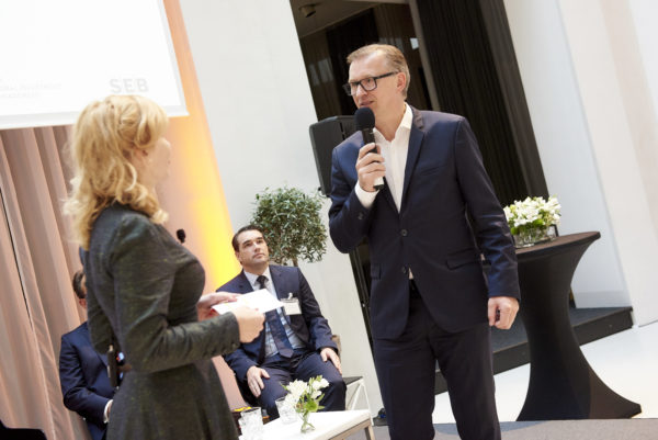 Barbara Bertolini mit Mag. Albert Reiter, Geschäftsführer von e-fundresearch bei der Anmoderation