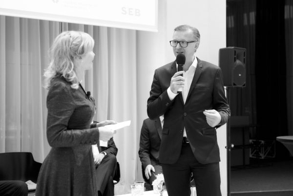 Barbara Bertolini mit Mag. Albert Reiter, Geschäftsführer von e-fundresearch bei der Anmoderation