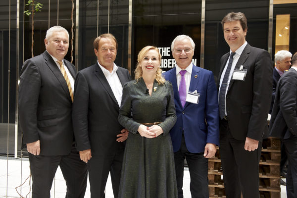 Mag. Alfred Ungerböck, Vorstand, APK Vorsorgekasse, KR Karl Timmel, Advisory of the board der VBV-Gruppe, Barbara Bertolini, Mag. Christian Böhm, Vorstandsvorsitzender, APK Pensionskasse, Werner Schleritzko, Leiter Asset Management, ÖBV Versicherung