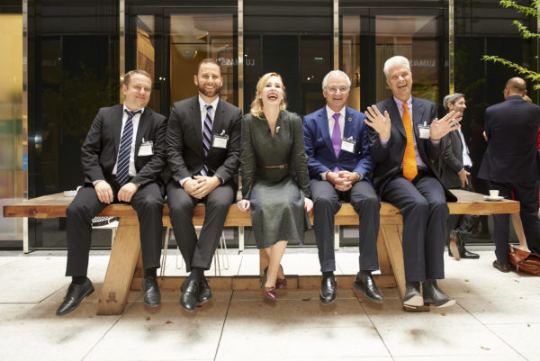 Markus Habermann und Dimitar Lambrev, beide UNIQA, Barbara Bertolini, Mag. Christian Böhm, Vorstandsvorsitzender APK-Pensionskasse und stv. Obmann des Fachverbandes der Pensionskassen, Wolfgang Völkers, Leiter Kapitalanlage, Apothekerversorgung Niedersachsen, Berlin