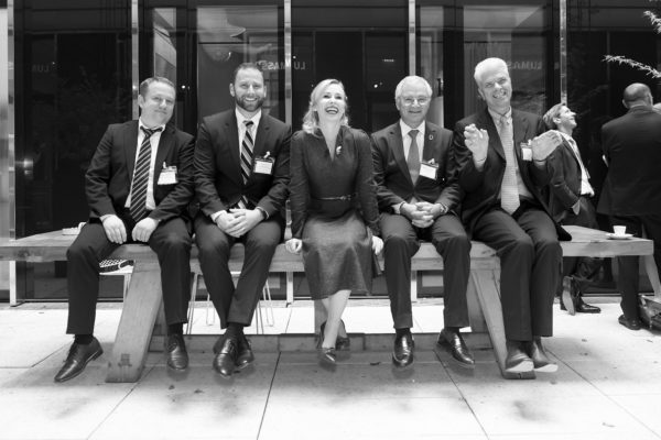 Markus Habermann und Dimitar Lambrev, beide UNIQA, Barbara Bertolini, Mag. Christian Böhm, Vorstandsvorsitzender APK-Pensionskasse und stv. Obmann des Fachverbandes der Pensionskassen, Wolfgang Völkers, Leiter Kapitalanlage, Apothekerversorgung Niedersachsen, Berlin