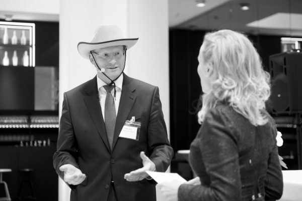 Volker Weber und Barbara Bertolini bei der Anmoderation