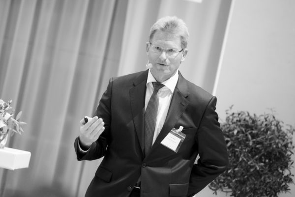 Volker Weber, Vorstandsvorsitzender, Forum Nachhaltige Geldanlage, Berlin bei seinem Vortrag: "ESG - im Fokus des Gesetzgebers"