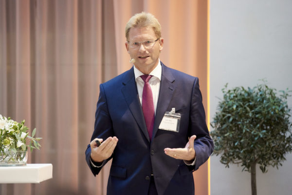 Volker Weber, Vorstandsvorsitzender, Forum Nachhaltige Geldanlage, Berlin bei seinem Vortrag: "ESG - im Fokus des Gesetzgebers"
