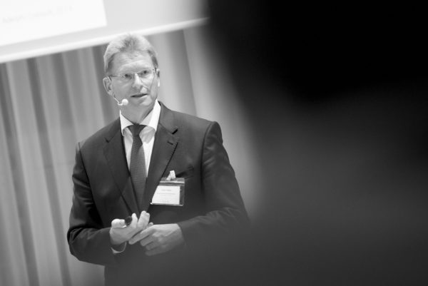 Volker Weber, Vorstandsvorsitzender, Forum Nachhaltige Geldanlage, Berlin bei seinem Vortrag: "ESG - im Fokus des Gesetzgebers"