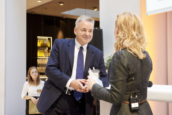Martin Koch von der EU-Kommission im Gespräch mit Barbara Bertolini