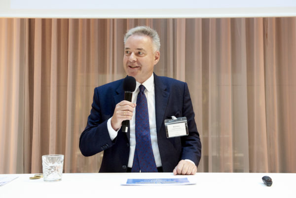 Martin Koch, Policy Officer, EU-Kommission, Brüssel bei seinem Vortrag: "Der Aktionsplan der EU-Kommission zur Finanzierung nachhaltiger Investitionen"