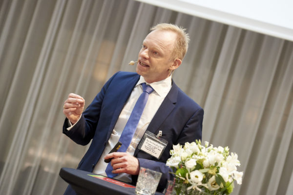 Prof. Dr. Dr. Clemens Fuest bei seinem Vortrag: Die europäische Wirtschaft: Aktuelle Lage, politischer Reformbedarf und Folgen für die Kapitalmärkte"