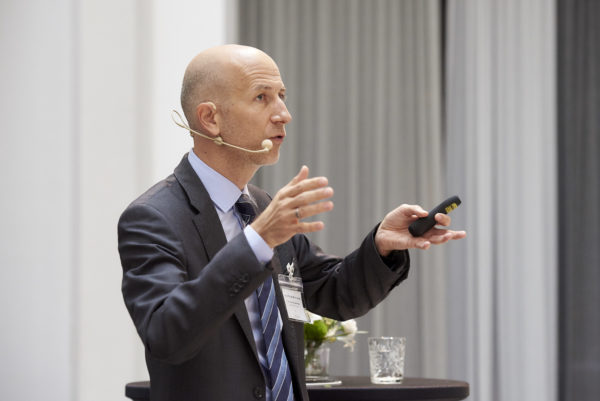 Univ.-Prof. Dr. Martin Kocher bei seinem Vortrag: "Private Pensionsvorsorge in Österreich: Reformvorschläge"