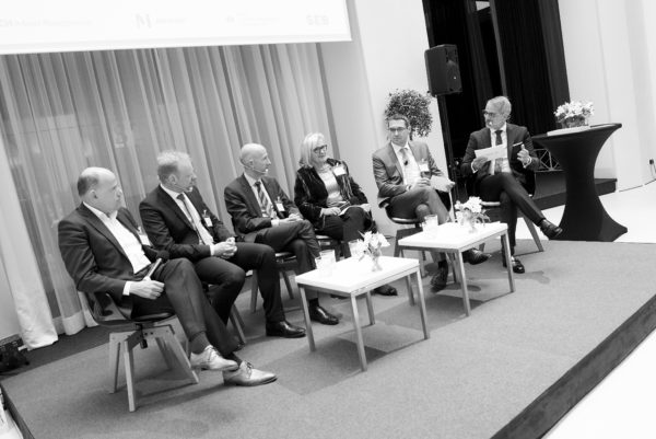 Mag. Thomas Wondrak führte souverän durch den Experten-Roundtable: "bAV gestalten - Lösungsansätze für Politik und Wirtschaft"