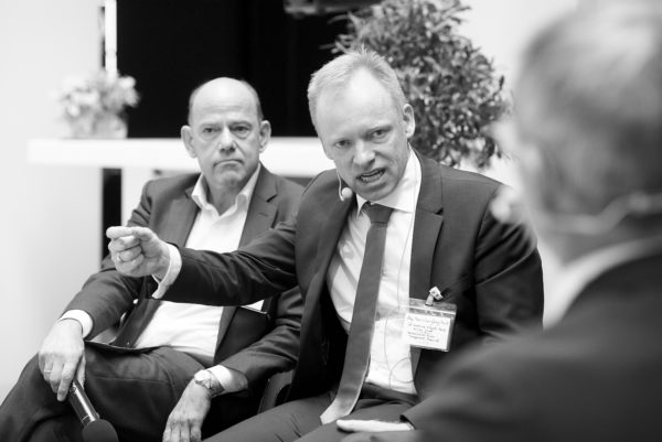 Dr. Hartwig Sorger und Prof. Dr. Dr. Clemens Fuest beim Experten-Roundtable: "bAV gestalten - Lösungsansätze für Politik und Wirtschaft"