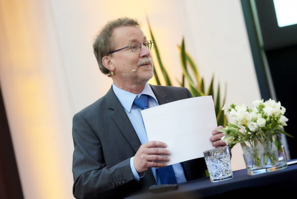 Prof. Dr. Axel Börsch-Supan beim Eröffnungsvortrag: "Bevölkerungsalterung und Digitalisierung: Ein tödlicher Mix für Old Europe?"