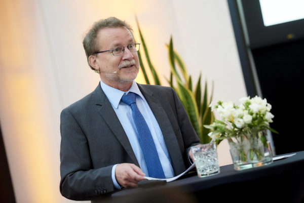 Prof. Dr. Axel Börsch-Supan beim Eröffnungsvortrag: "Bevölkerungsalterung und Digitalisierung: Ein tödlicher Mix für Old Europe?"