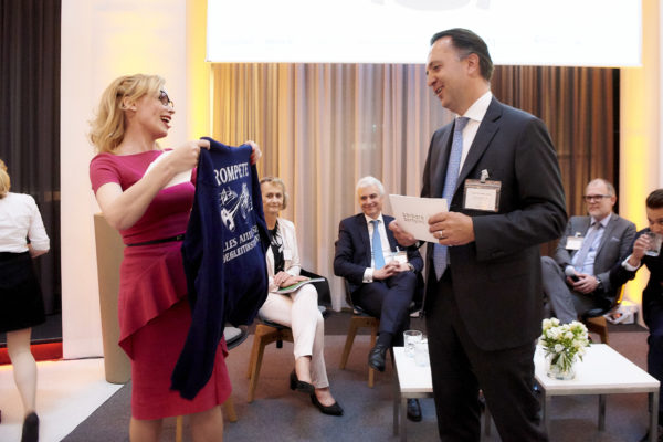 Bei der Anmoderation: Barbara Bertolini und Hubertus Theile-Ochel von Golding Capital Partners