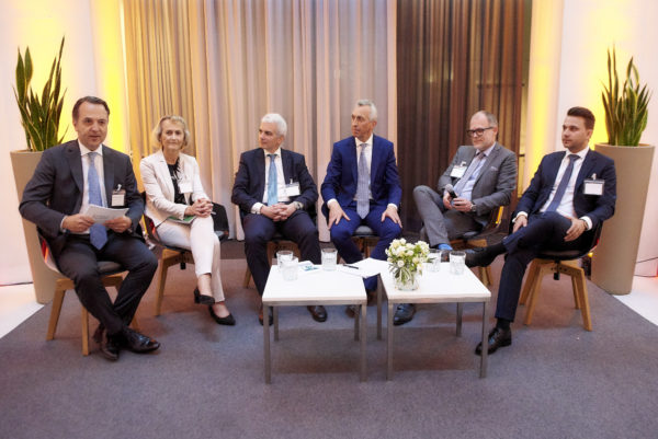 Podiumsdiskussion über Verantwortungsvolles Investieren: Nachhaltigkeit und Renditeziele - (k)ein Widerspruch?