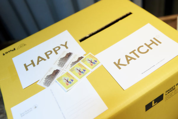 Die Gäste konnten an Ihre Bürokollegen und Kolleginnen oder an Freunde und Familie "KATCHI" und "HAPPY"-Postkarten versenden!