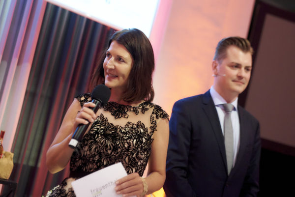 Erika Hochrieser bedankt sich im Namen von Nationalrätin Ruth Humbel