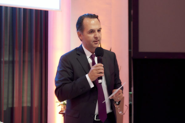 Hubertus Theile-Ochel spricht die Laudatio für Dr. Rolf Schmachtenberg, Staatssekretär des Bundesministeriums für Arbeit und Soziales