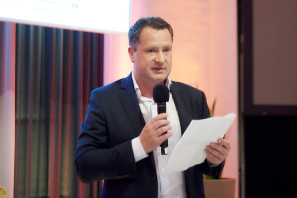 Thomas Body, Eaton Vance liest die Laudatio für den ehemaligen Finanzminister der Republik Österreich und Preisträger des BAV-Awards 2019, Hartwig Löger