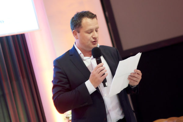 Thomas Body, Eaton Vance liest die Laudatio für den ehemaligen Finanzminister der Republik Österreich und Preisträger des BAV-Awards 2019, Hartwig Löger