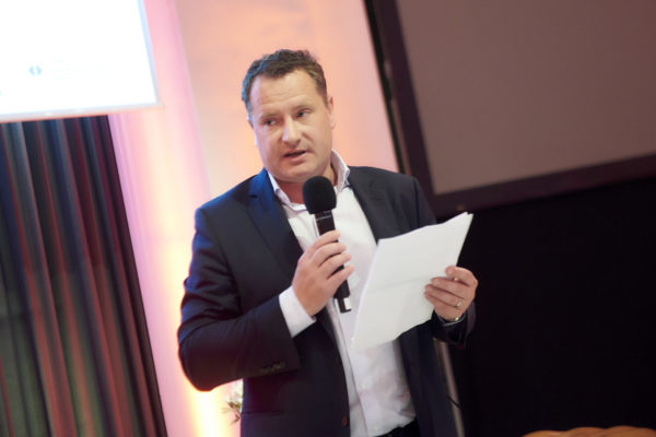 Thomas Body, Eaton Vance liest die Laudatio für den ehemaligen Finanzminister der Republik Österreich und Preisträger des BAV-Awards 2019, Hartwig Löger