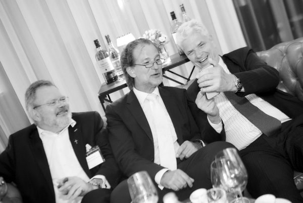 Krönender Abschluss des Gala-Abends: Gemütliches Beisammensein in der Zigarren-Lounge mit einem Glas Whisky