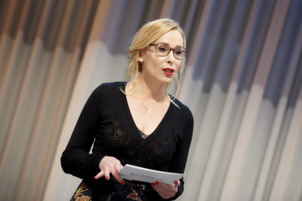 Barbara Bertolini bei der Begrüßung am Tag 2 des Gipfeltreffens