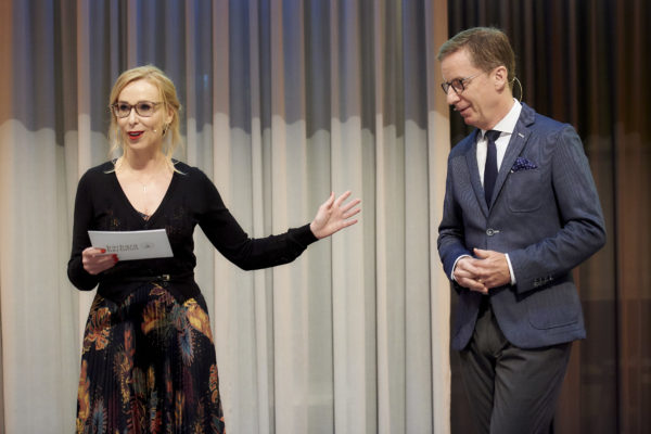 Barbara Bertolini stellt Prof. Dr. Michael Hüther mit einem eigens geschriebenen Gedicht vor