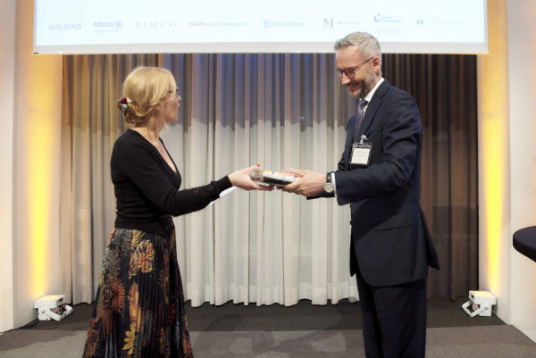 Barbara Bertolini mit Dr. Thomas Kressin, PIMCO Deutschland bei der Anmoderation