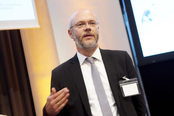 Frank Hövermann, AGI bei seinem Vortrag: Tail-risk Management - mit Managed Options Opportunitätskosten reduzieren"