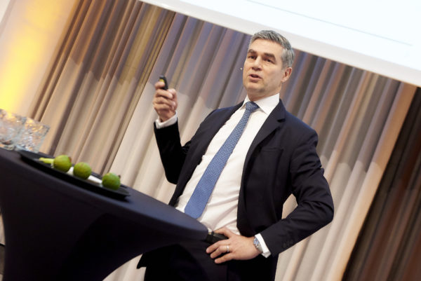 Thomas Rutz, Portfolio Manager von MainFirst bei seinem Vortrag: "Hohes Renditepotential mit hochverzinslichen Schwellenländer-Unternehmensanleihen"