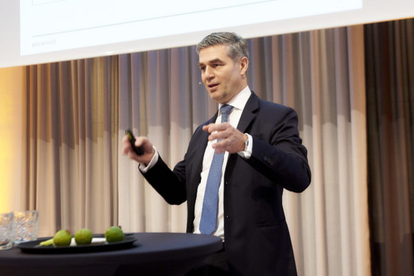 Thomas Rutz, Portfolio Manager von MainFirst bei seinem Vortrag: "Hohes Renditepotential mit hochverzinslichen Schwellenländer-Unternehmensanleihen"