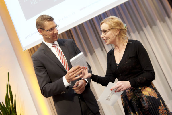 Thomas Brose beschäftigt sich in seiner Freizeit mit der Quantenphysik. So erhielt er von Barbara Bertolini das letzte und 2018 herausgebracht Buch von Stephen Hawking