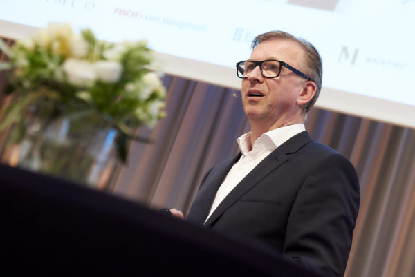 Mag. Albert Reiter führte souverän durch die gemeinsame Diskussion mit allen Gipfelteilnehmern