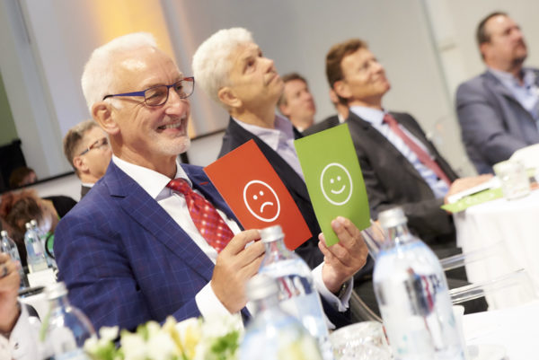 Umfrage: "Wer von Ihnen hatte bereits konkrete praktische Erfahrungen mit Factor Investing wie wir es heute gehört haben?"