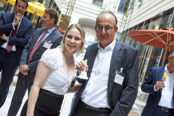 Ronja Gianna Bertolini mit Dr. Rupert Hengster