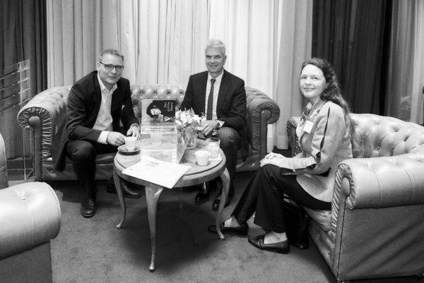 Gemütlichkeit und entspannte Atmosphäre für einen angenehmen Austausch untertags in der MainFirst-Lounge