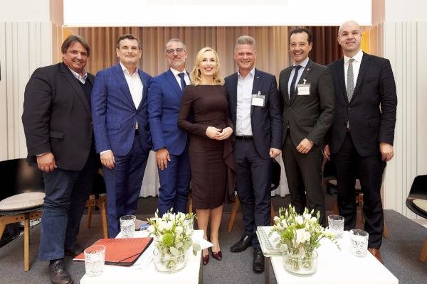 Abg.z.NR Josef "Beppo" Muchitsch, SPÖ, Mag. Martin Sardelic, Valida Vorsorge Management, Mag. Thomas Wondrak, Barbara Bertolini, Abg. z. NR Mag. Andreas Hanger, ÖVP, Abg. z. NR Mag. Gerald Loacker, NEOS, Prof. Marcel Fratzscher, Deutsches Institut für Wirtschaftsforschung (DIW), Berlin
