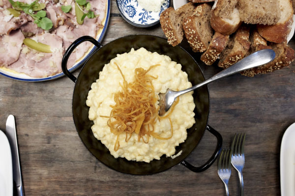 Zu Mittag gab es für alle Vorarlberger Käsknöpfle und das traditionelle Dornbirner Bier