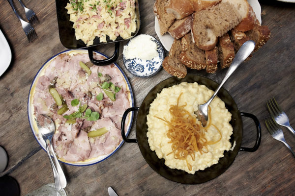 Zu Mittag gab es für alle Vorarlberger Käsknöpfle und das traditionelle Dornbirner Bier