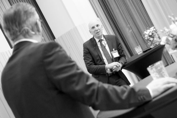 Mag. Albert Reiter, e-fundresearch im Gespräch mit Dr. Gerwin Bell zum Thema "China im Handels- und Technologiekrieg: Ein überfälliger umbruch in Chinas Wirtschaftspolitik, und was das für die Welt und Europa bedeutet"