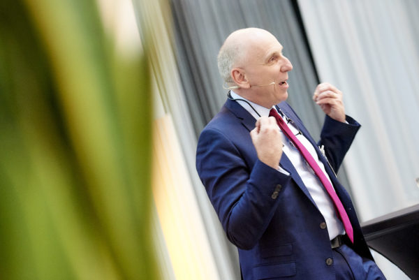 Dr. Gerwin Bell, PGIM Fixed Income und ehemaliger Berater de Internationalen Währungsfonds (IWF) bei seinem Vortrag "China: Globaler Störfaktor oder unverzichtbare Anlage? Überlegungen für globale Investoren"