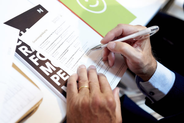 Barbara Bertolini überraschte die Teilnehmer mit einem Gewinnspiel. Die Antworten waren teilweise in den Anmoderationen versteckt - so hieß es immer gut aufpassen!