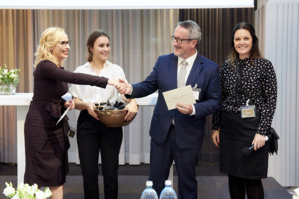 Eine Führung durch den Wiener Zentralfriedhof für 2 Personen gewann Dr. Georg Thurnes, Vorstandsvorsitzender der aba-Arbeitsgemeinschaft für betriebliche Altersvorsorge, Berlin