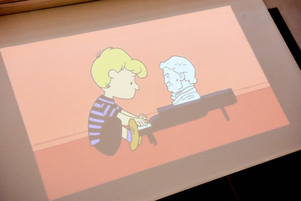 Der Filmausschnitt von Schroeder und Lucy brachte die Gäste zum Schmunzeln