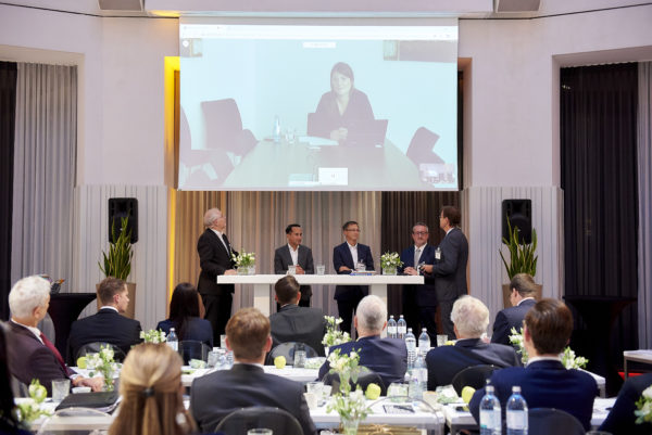 Experten-Roundtable: "Verdrängt EIOPA bald die nationale Aufsicht? Was wären dann die Folgen für die heimischen Pensionskassen?"